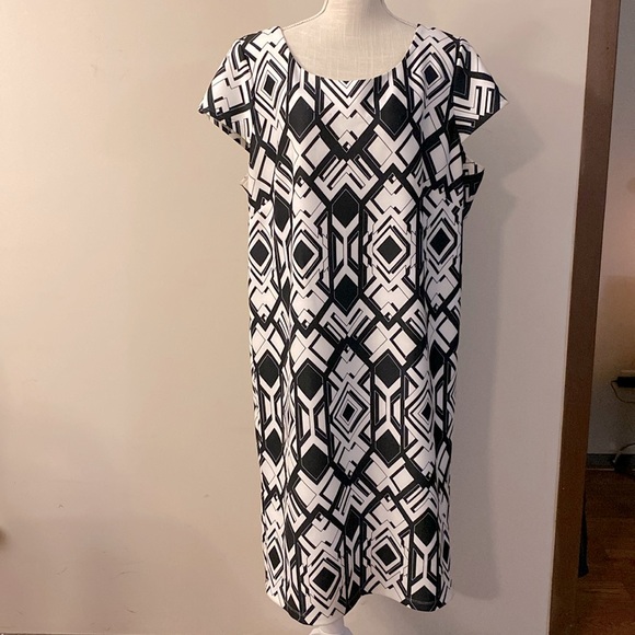 🌹RM LL women’s black and white Geometric Diamond print cap sleeve shift dress - Picture 1 of 11